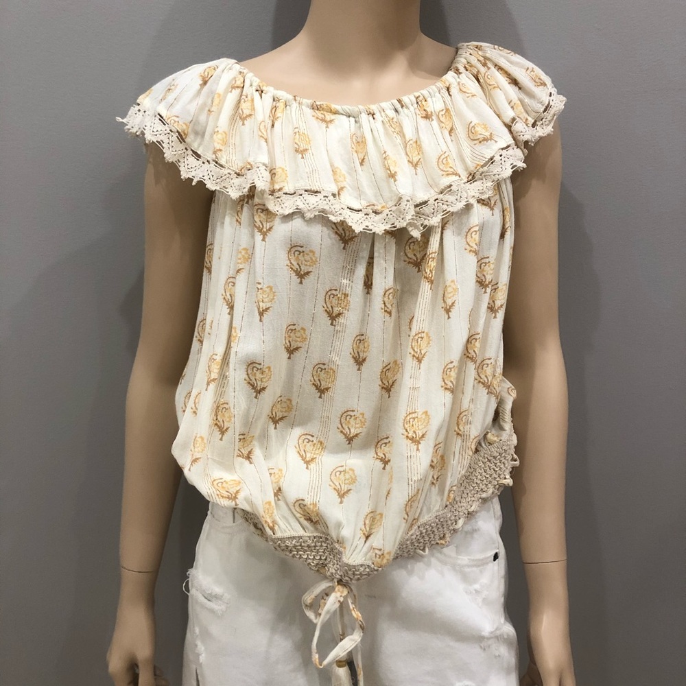 NWT Top creme & gold *multiple sizes